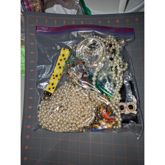 Mixed Craft Jewelry Pieces Assortment In Ziploc Bag - Picture 4 of 4